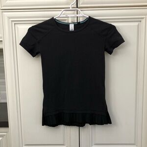 Ivivva by Lululemon girl’s t-shirt 🍋